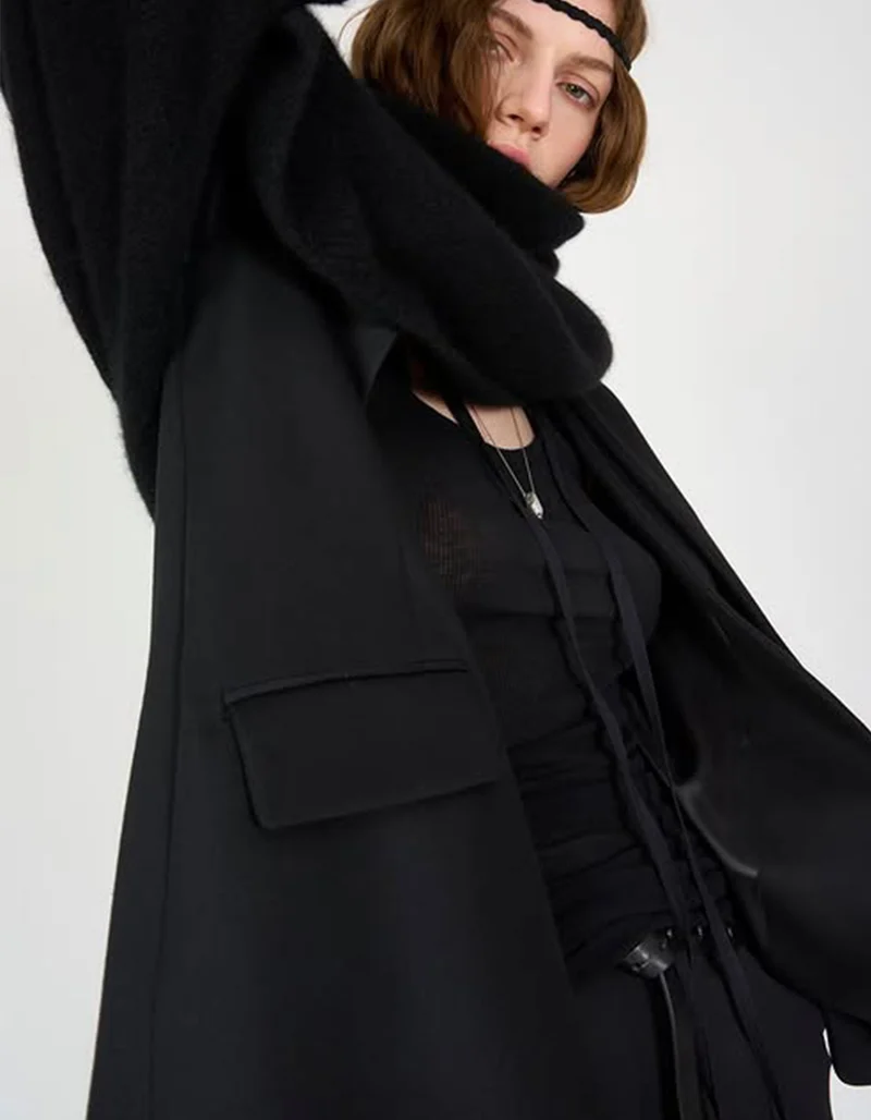 Oversize Blazer im Layering-Look mit Schulterpolstern