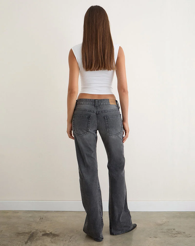 Jeans mit niedriger Leibhöhe und verdrehten Nähten in gewaschenem Schwarzgrau