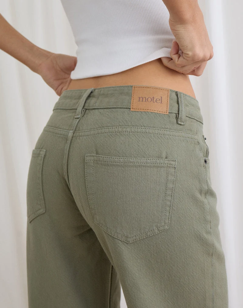 Lose sitzende Flare-Jeans mit niedriger Leibhöhe aus Twill in Farn-Grün