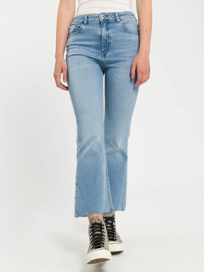 CROPPED FLARE | REGULAR FIT JEANS