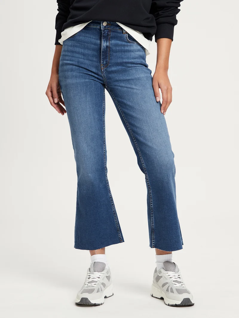 CROPPED FLARE | REGULAR FIT JEANS