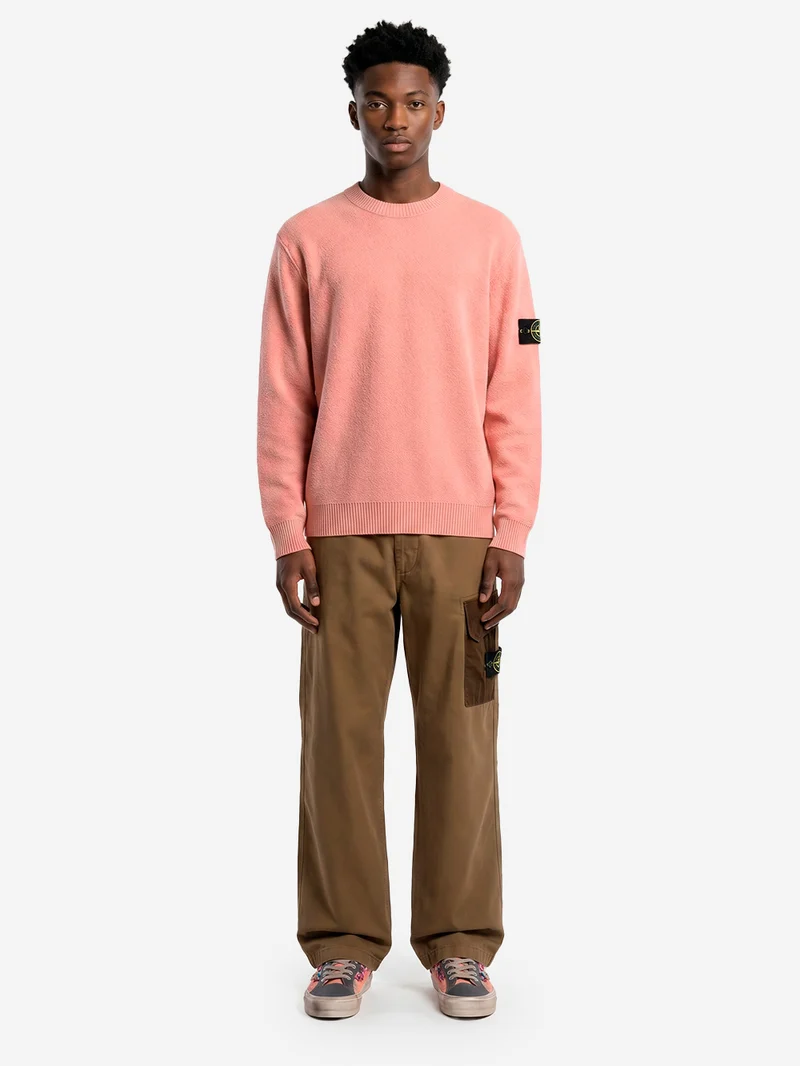 Maglione girocollo rosa in lana con finiture a costine