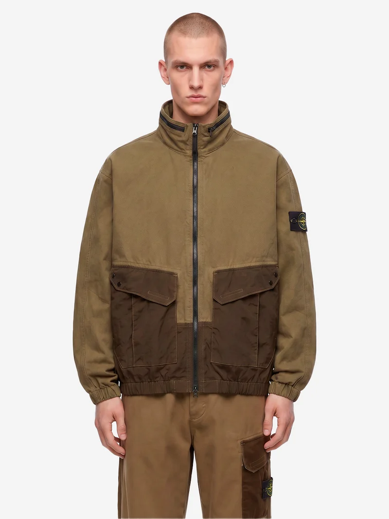 Giacca verde militare in cotone con inserti in nylon e logo patch