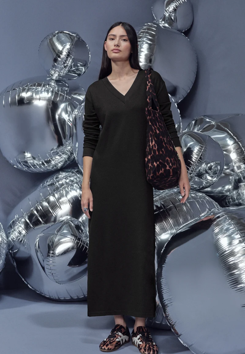 V Neck Dress_solid, Black