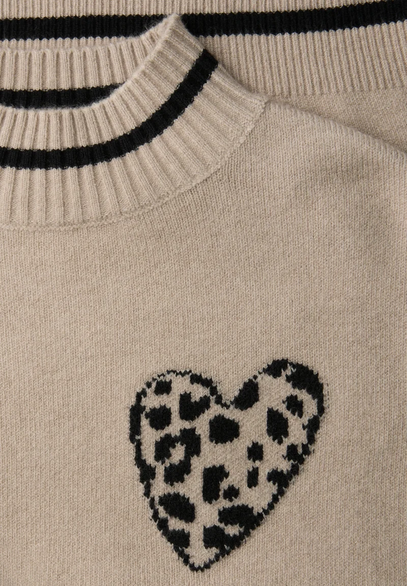 leo heart jacquard sweater, buffed beige mel.