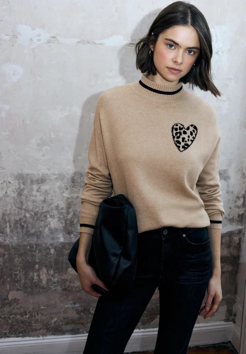 leo heart jacquard sweater, buffed beige mel.
