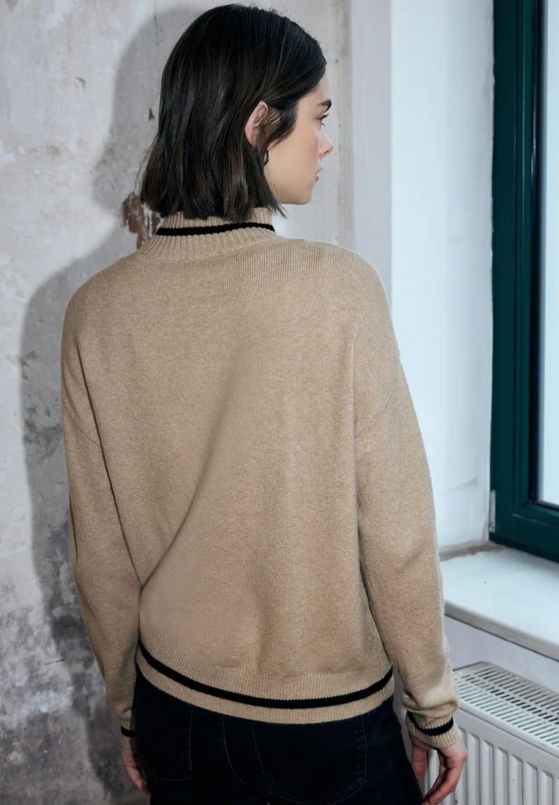 leo heart jacquard sweater, buffed beige mel.