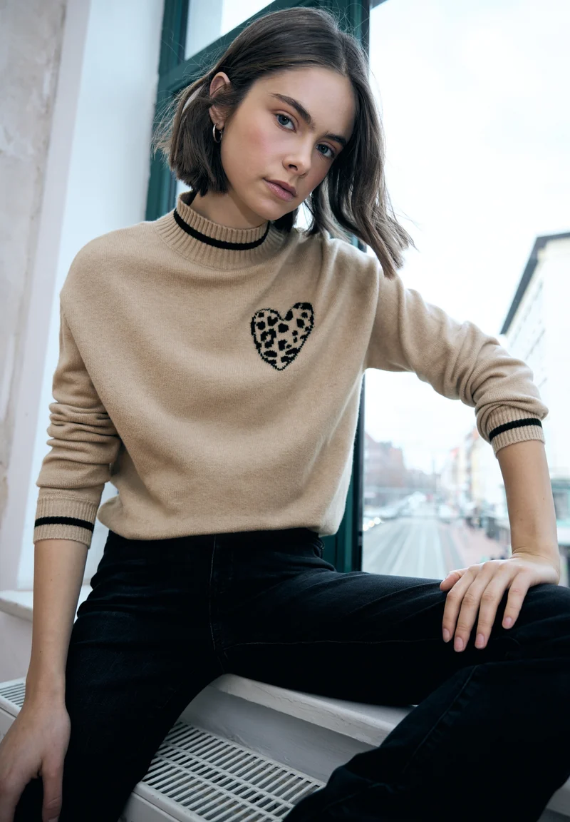 leo heart jacquard sweater, buffed beige mel.