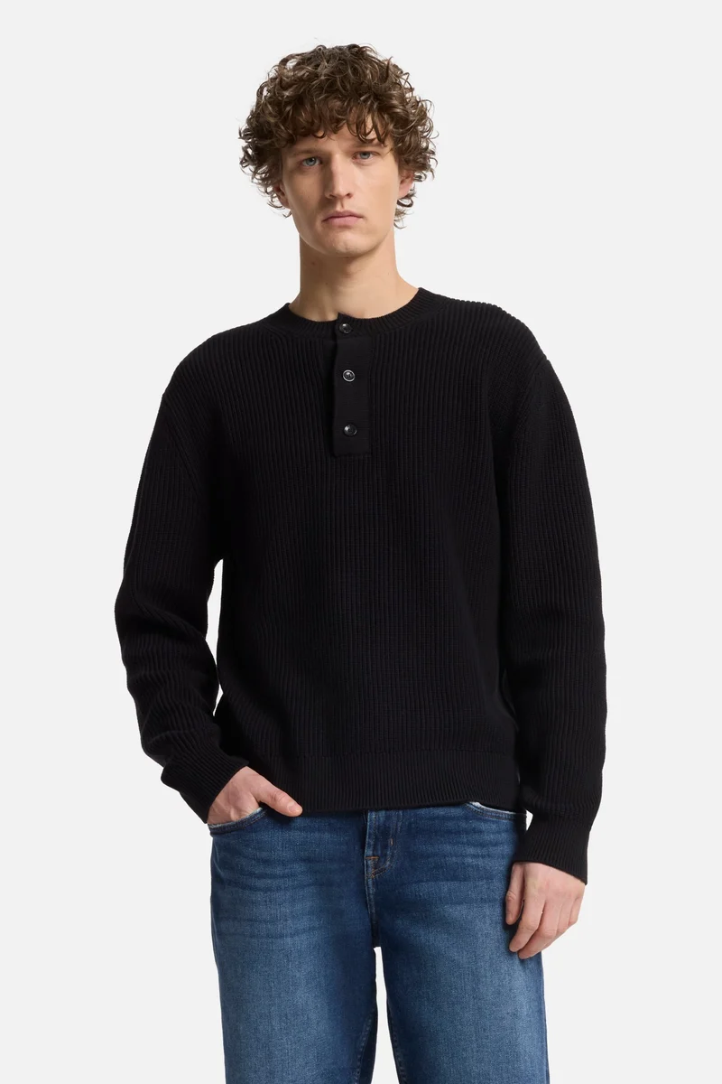 Henley Sweater in Black