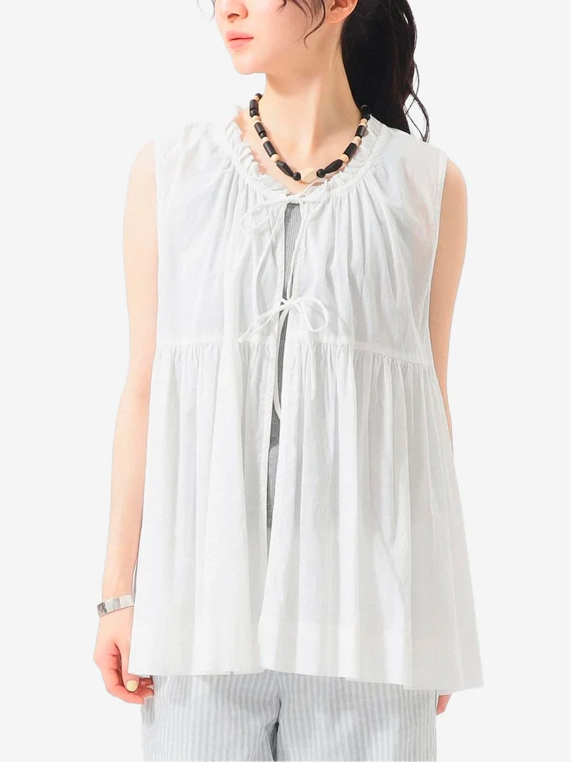 Camicia senza maniche bianca in sheer di cotone con lacci e pieghe
