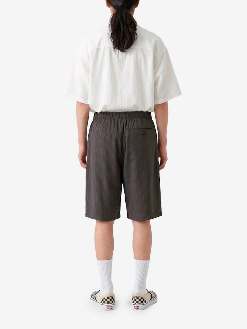 Shorts marroni in cupro con motivo gessato e logo