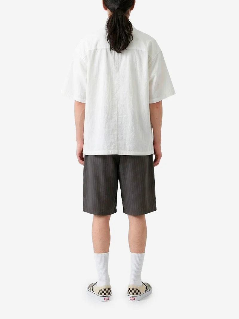 Camicia a manica corta bianca con collo aperto in misto lino e ramia