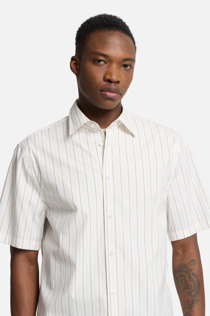 Short Sleeve Poplin Shirt in Beige Stripe
