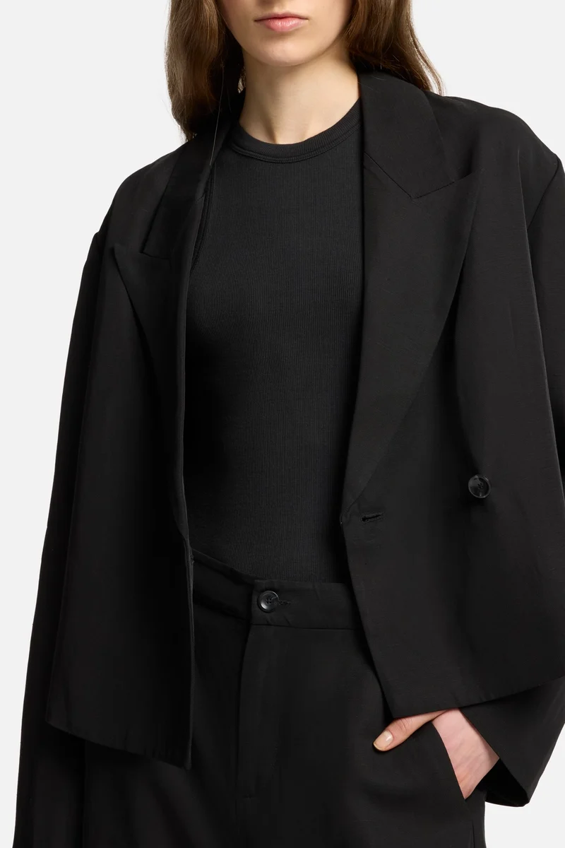 Cropped Linen Blend Blazer in Black