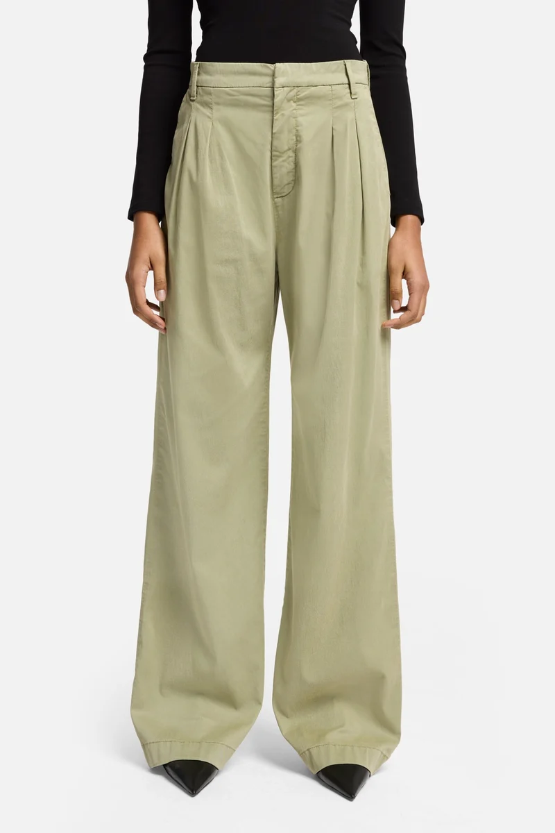 Pleated Chino in Palm