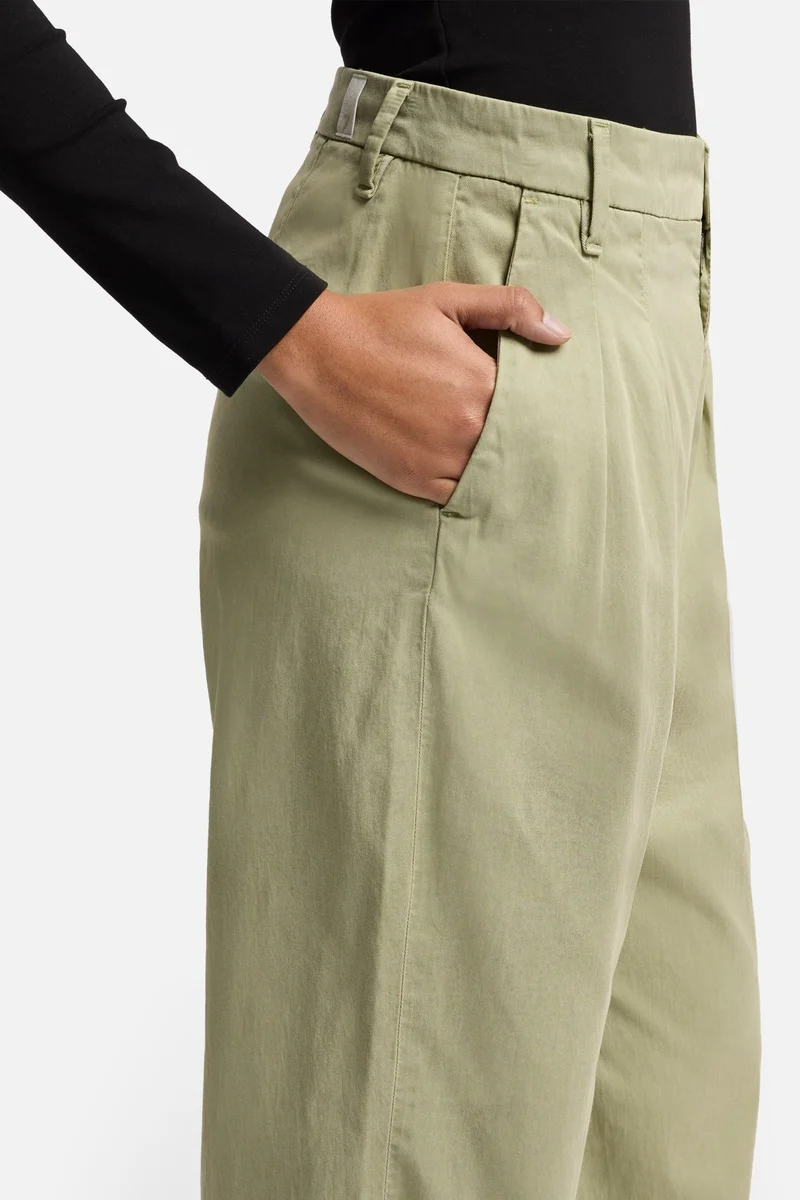 Pleated Chino in Palm
