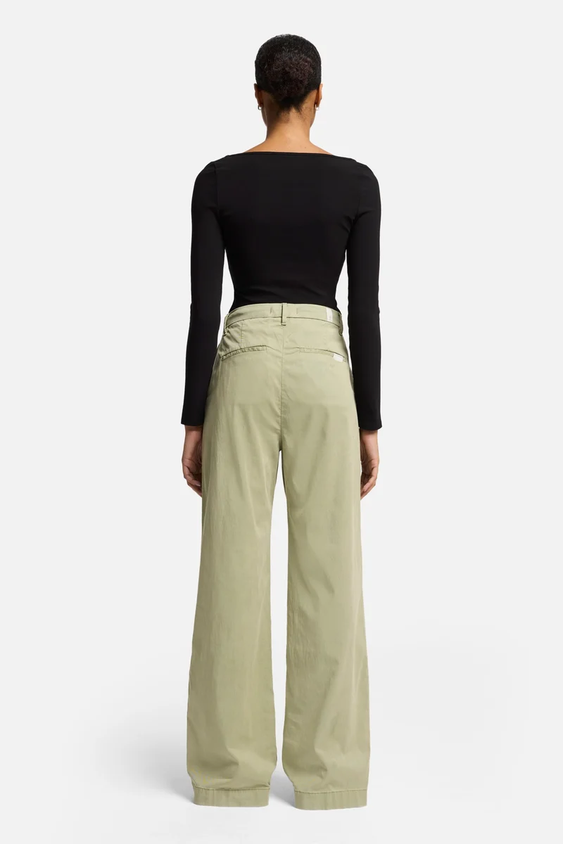 Pleated Chino in Palm