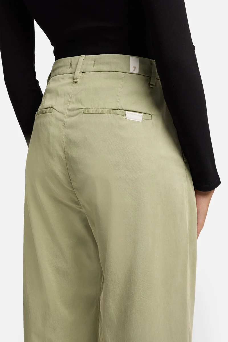Pleated Chino in Palm