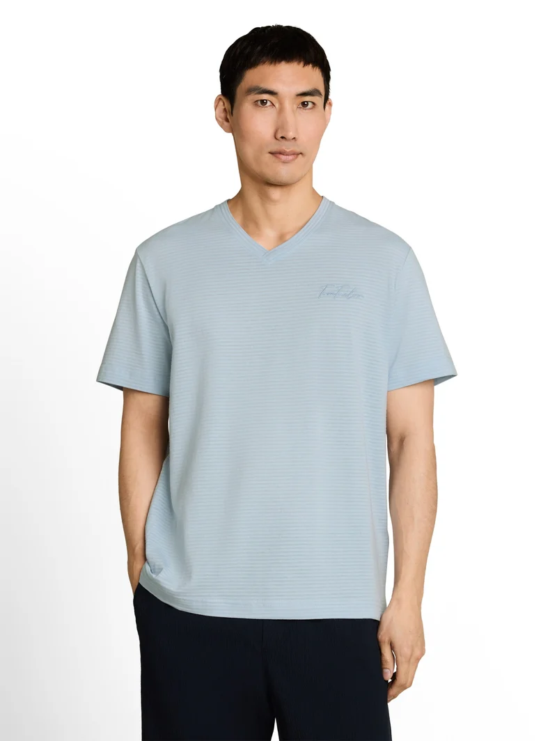 printed v-neck t-shirt, light blue grey
