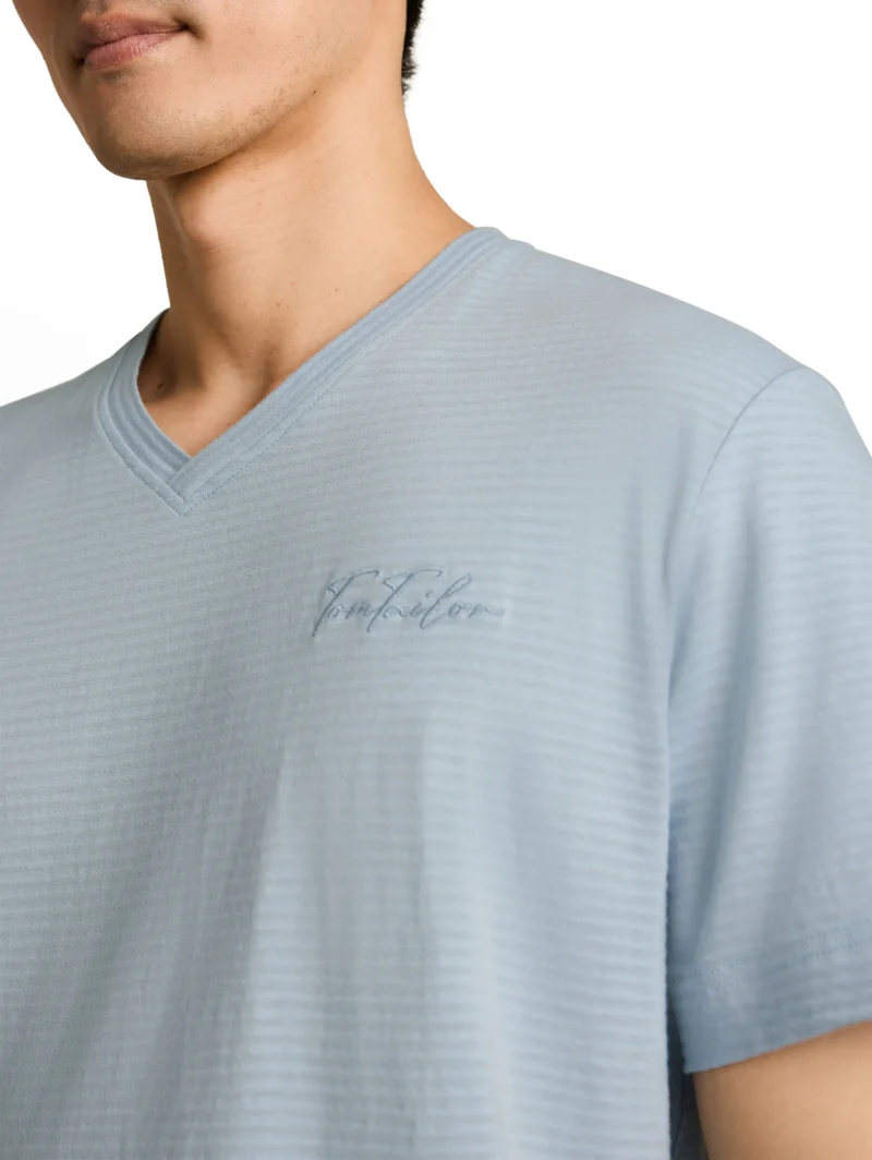 printed v-neck t-shirt, light blue grey