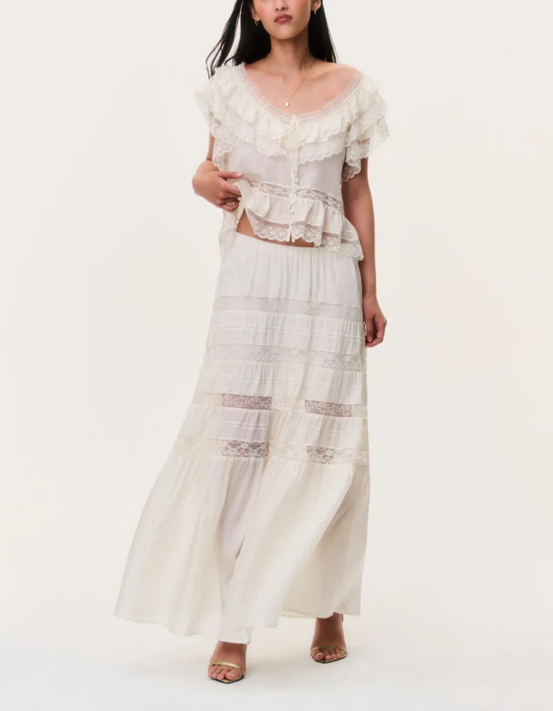 Maxi Seiden-Rock Nivine mit Spitzendetails