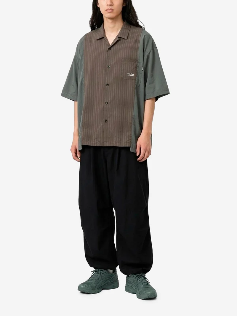 Camicia a manica corta in cupro con taschino e grafica