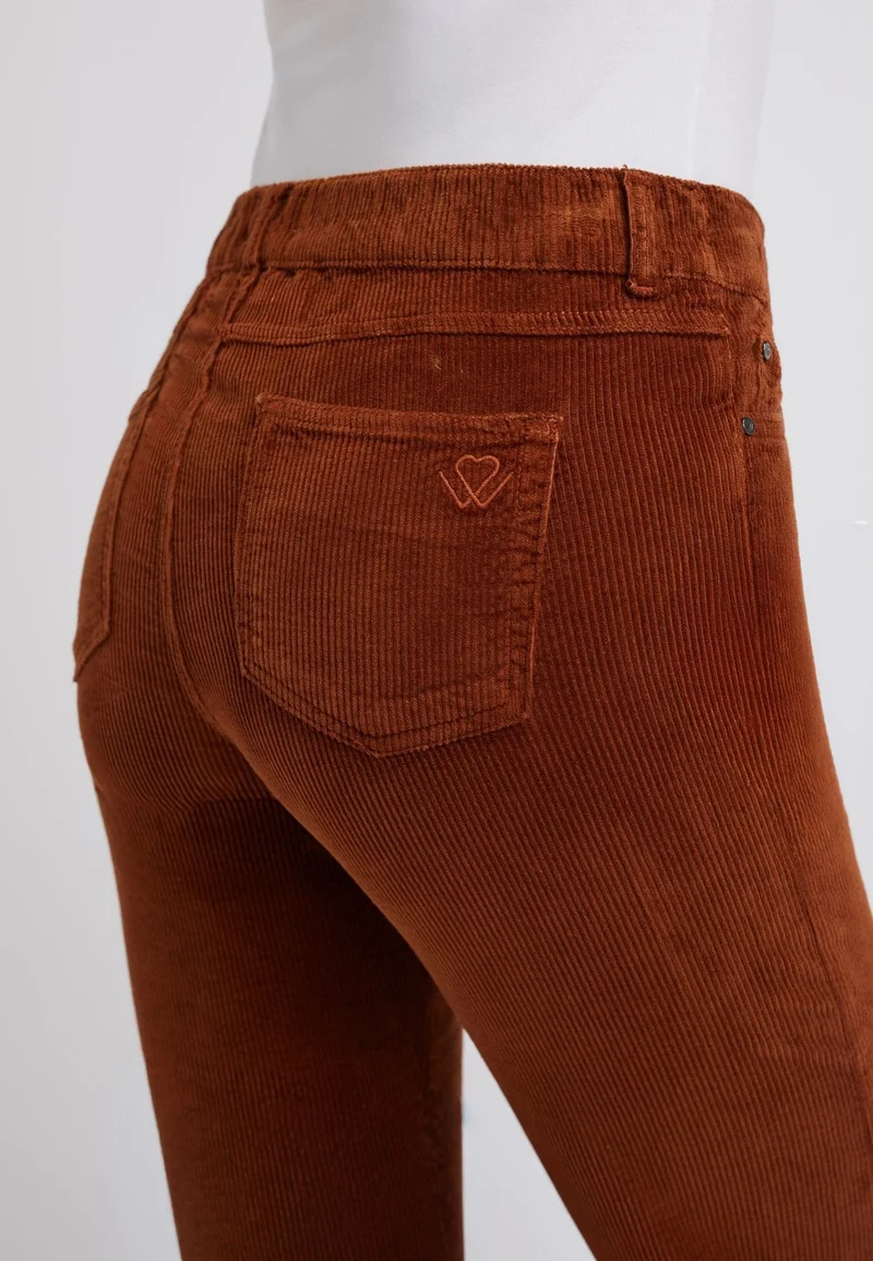 wonderjeans Relaxed Straight Easy Cord Cinnamon