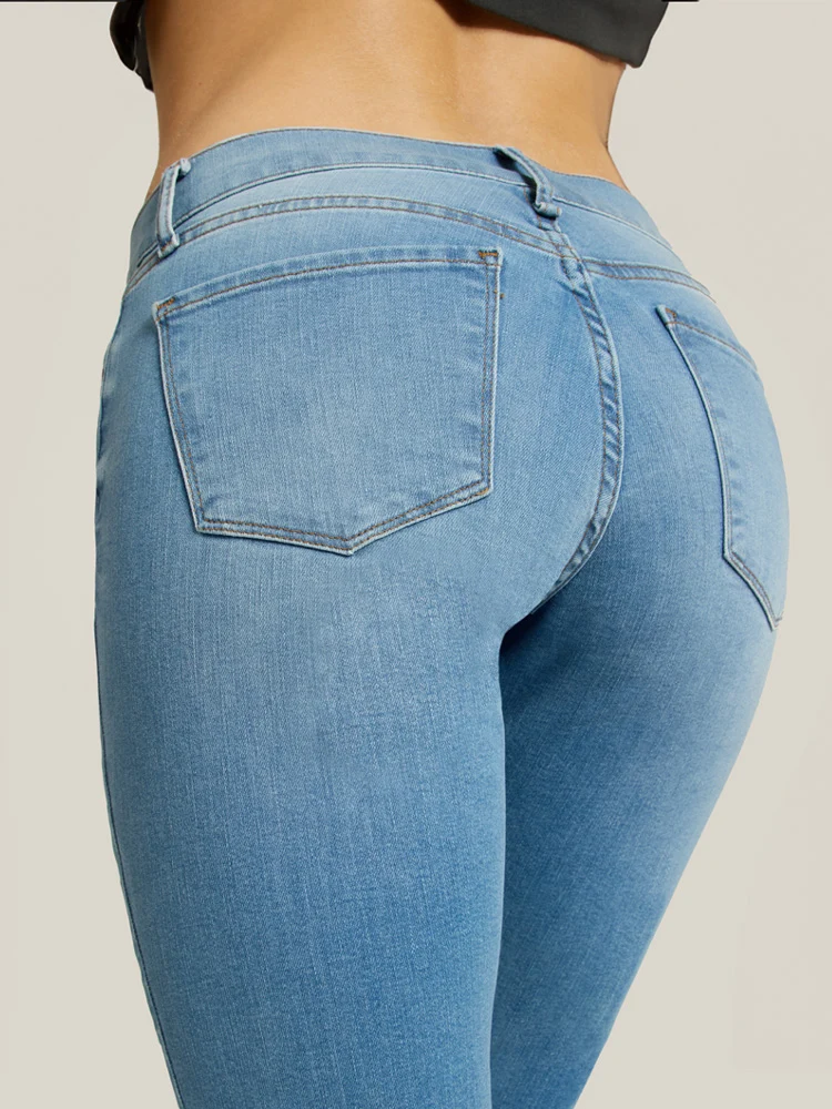 Slim Straight Logan Jeans