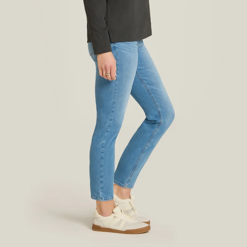 Slim Straight Logan Jeans