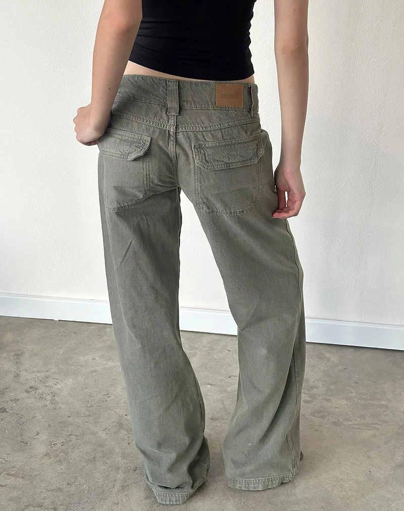Cargo-Jeans mit niedriger Leibhöhe und lockerer Passform in Olivgrün