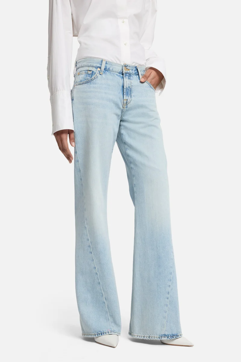 Slim Illusion Twisted Seam Spencer Flare in Tempe