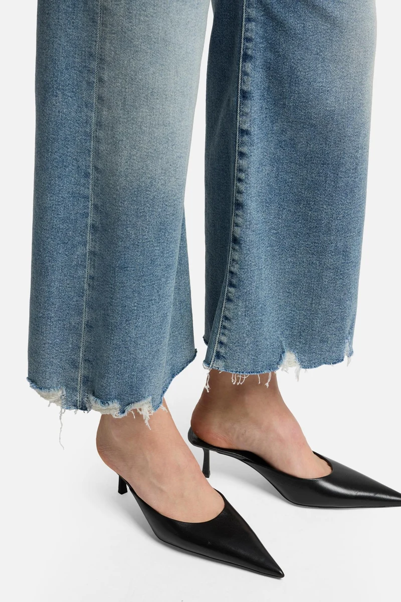 Luxe Vintage Ultra High Rise Cropped Jo in Walk