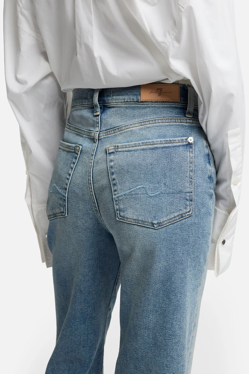 Luxe Vintage Ultra High Rise Cropped Jo in Walk