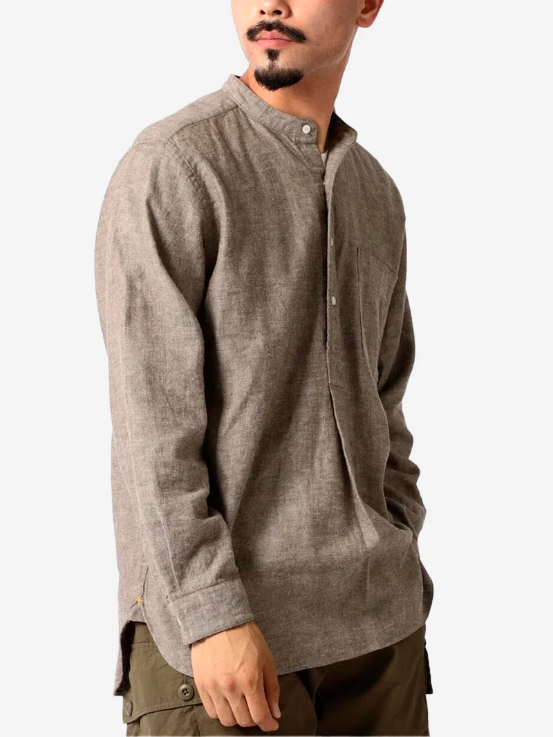 Camicia pullover marrone in misto lino con trama a spina di pesce e collo alla coreana