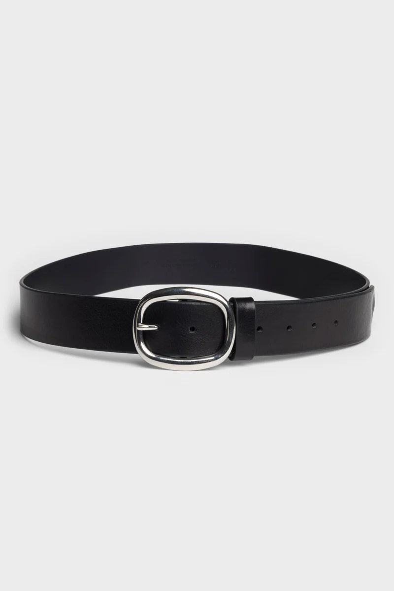 Oval Buckle Italian Leather Belt in Black