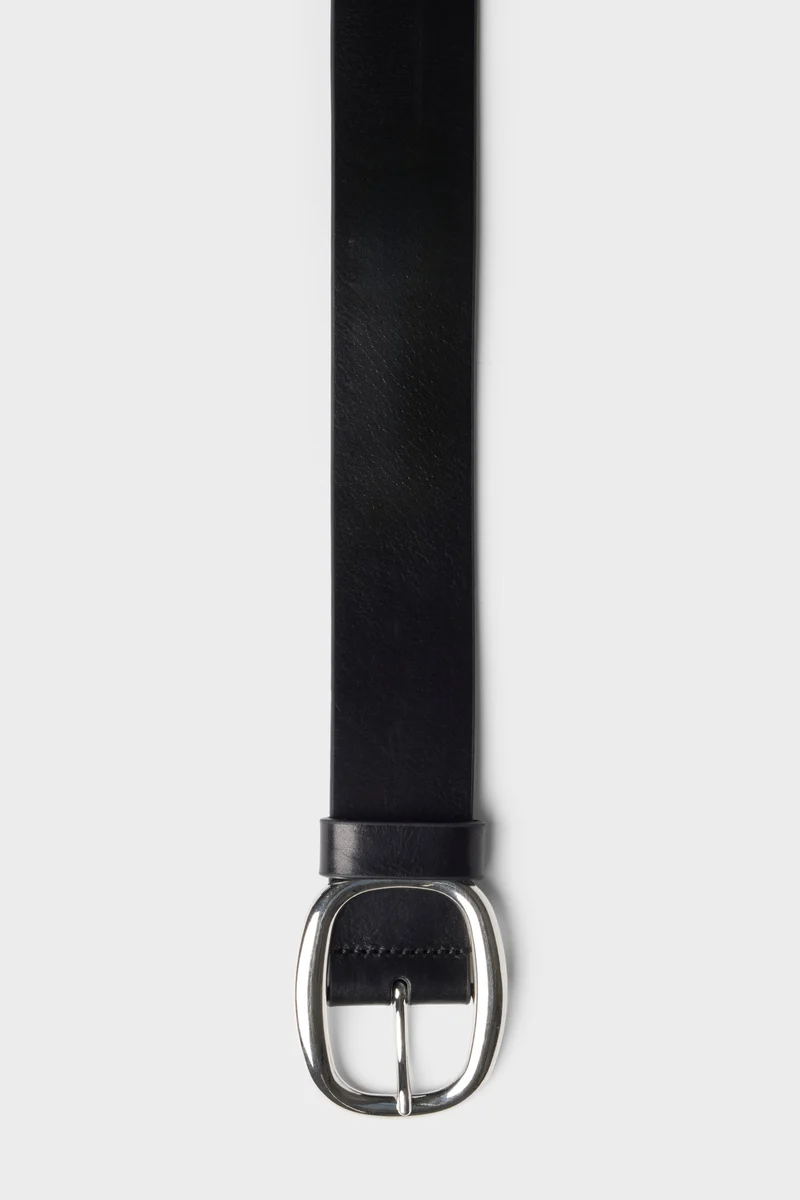 Oval Buckle Italian Leather Belt in Black