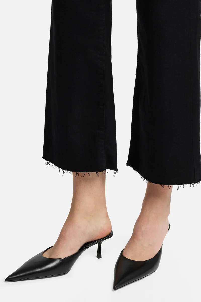 Cropped Alexa in Black