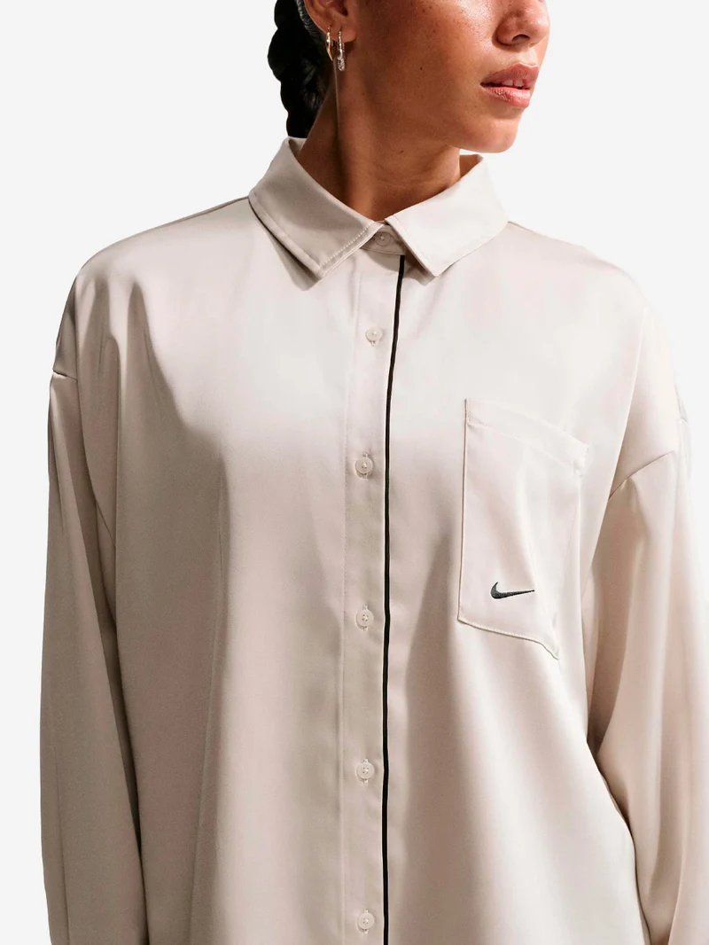 Camicia oversize satinata chiara con piping