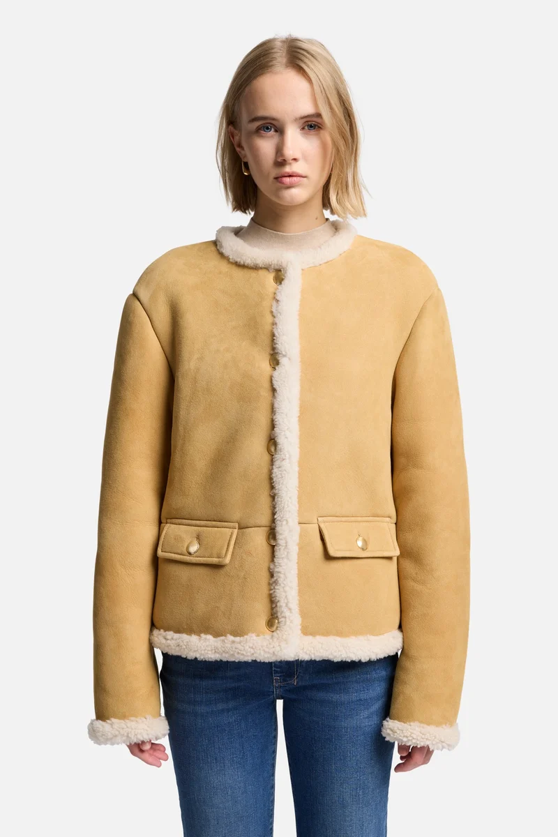 Cropped Shearling Jacket in Porcini