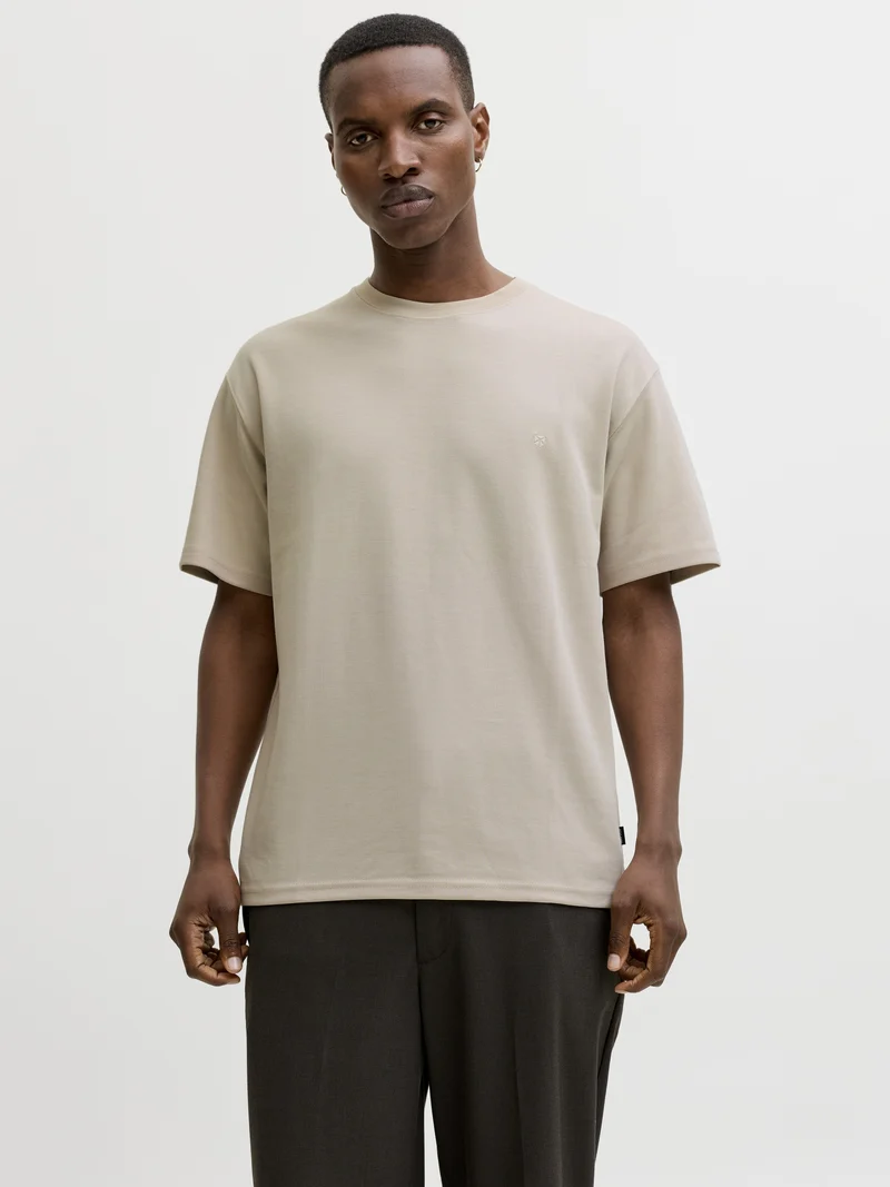 JPRBLAETHAN SS LOGO TEE SN, Ancient Scroll