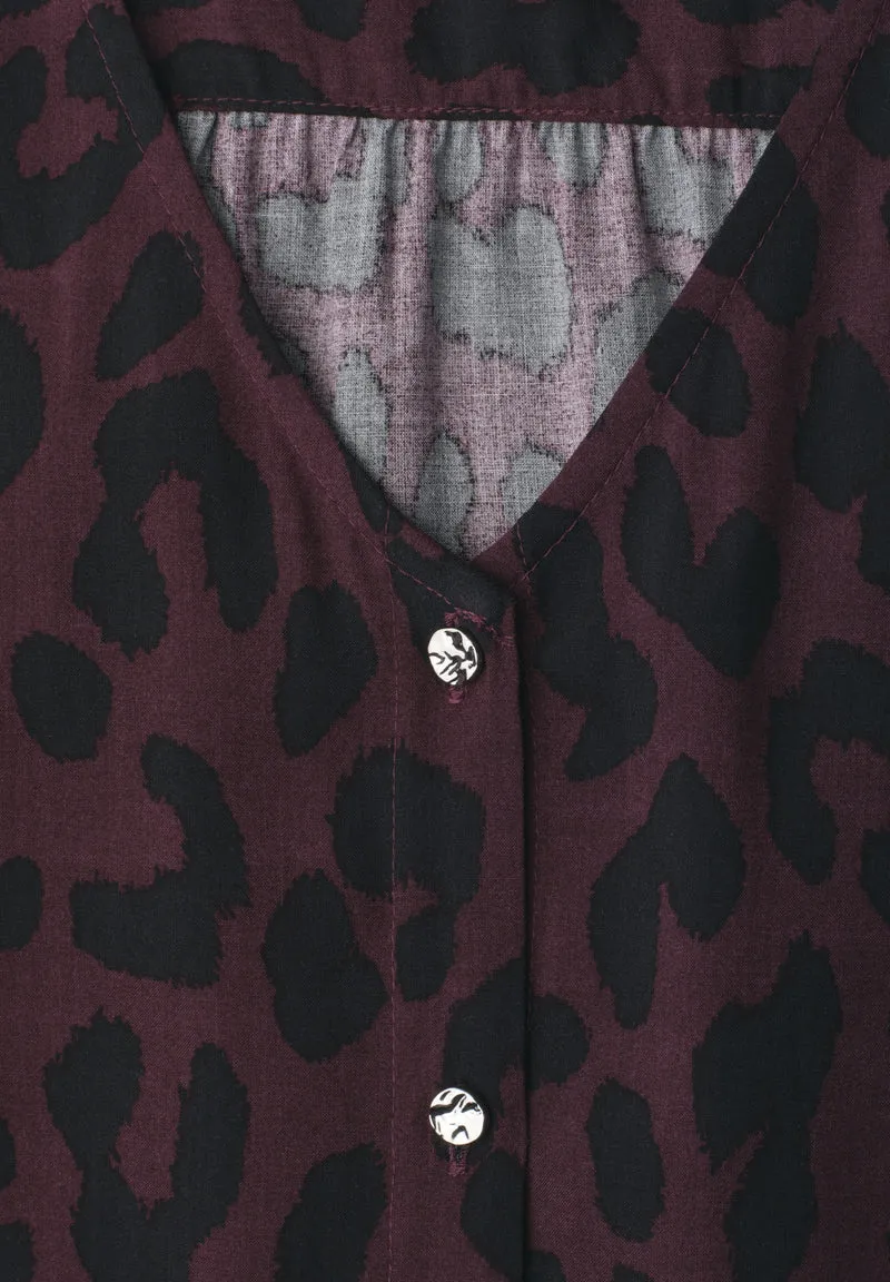 Studio_Buttoned V-neck blouse, very berry