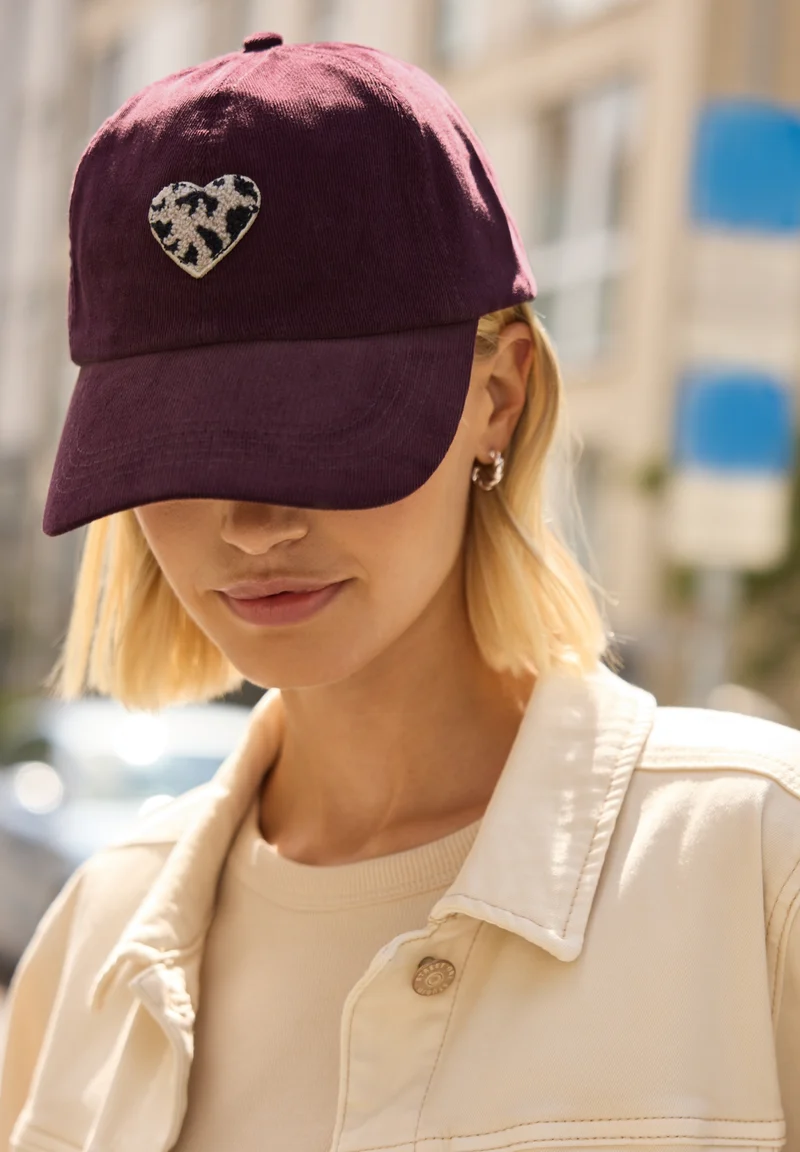 Studio_Fine Corduroy Cap with, very berry