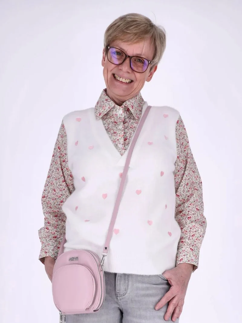 Damen 2-in-1 Strick-Pullunder mit Bluse und Herzmuster – Weiß