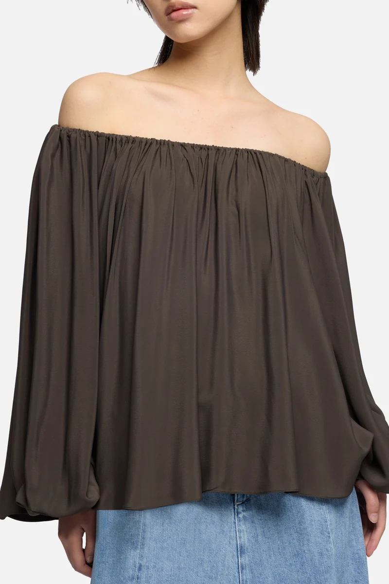 OFF SHOULDER BLOUSE in Silk Brownie