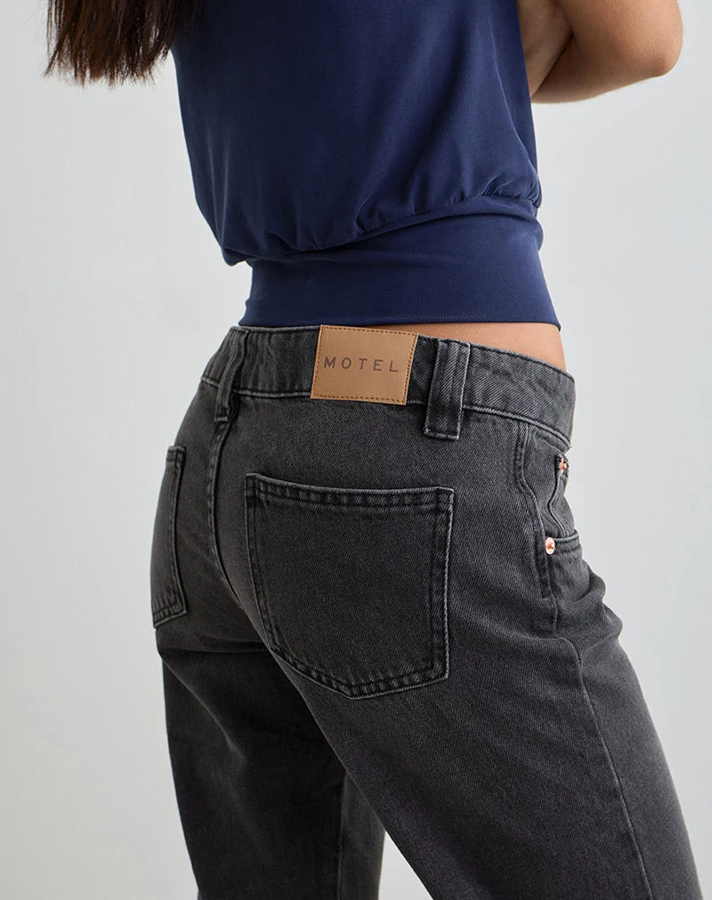 Jeans mit niedriger Leibhöhe und ausgestelltem Bein in Vintage-Schwarz
