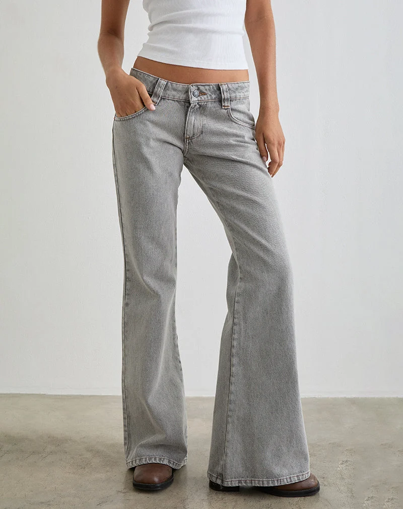 Jeans mit niedriger Leibhöhe und ausgestelltem Bein in gebleichtem Grau