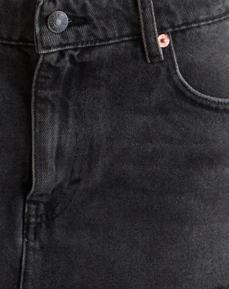 Minirock aus Denim mit zerrissenen, unversäuberten Säumen in Vintage-Schwarz