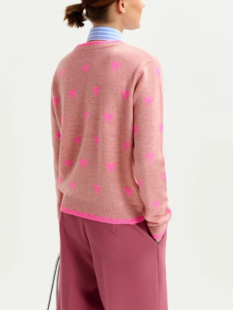 Maglione rosa con cuori intarsiati