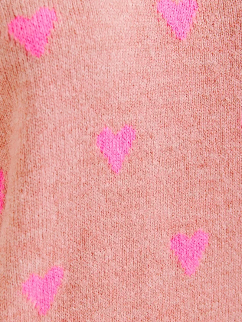 Maglione rosa con cuori intarsiati