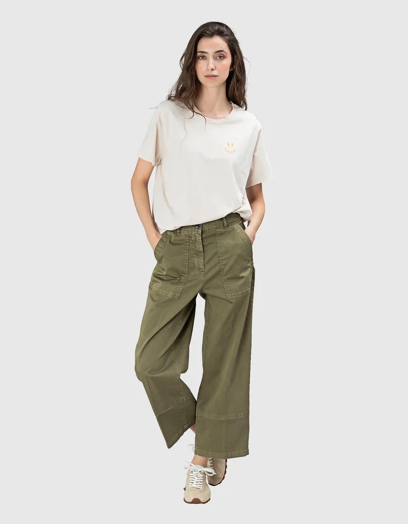Cropped Cargo-Hose Onstage Carpenter